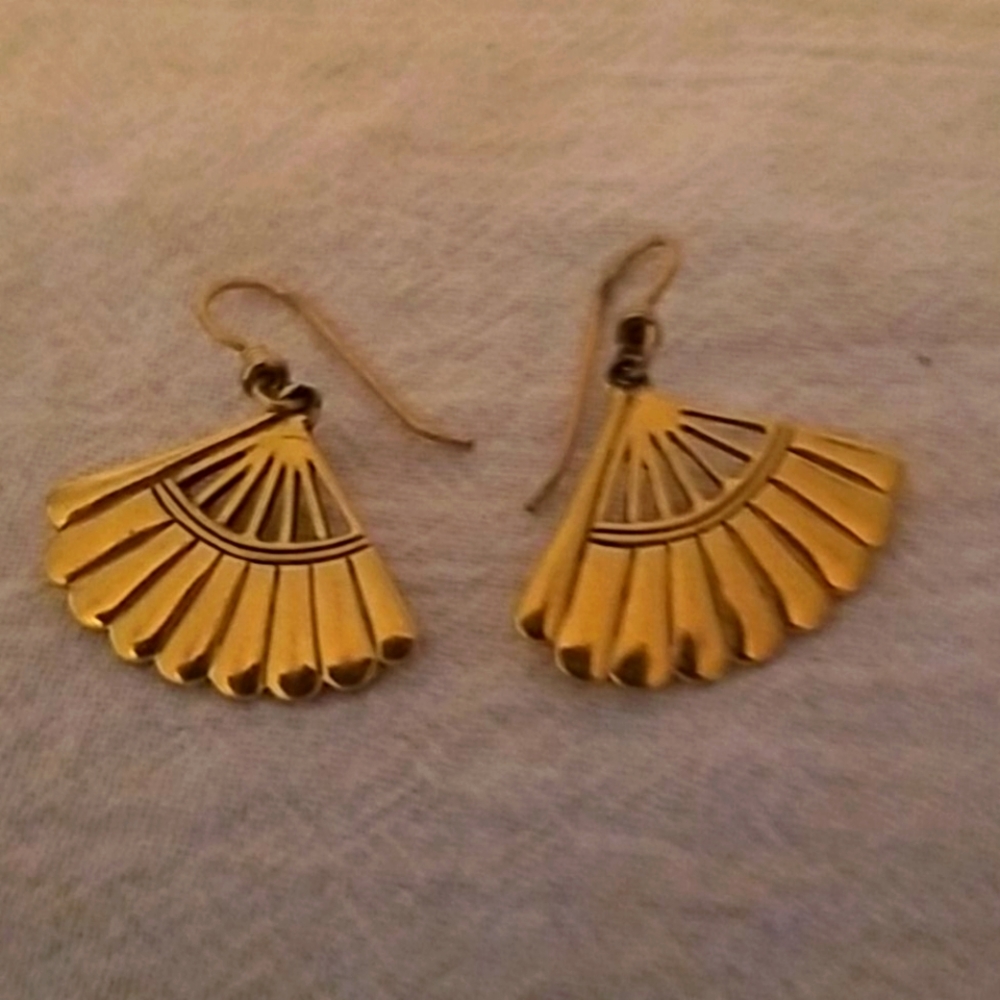 Fan earrings